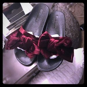 Velvet Bow Slides